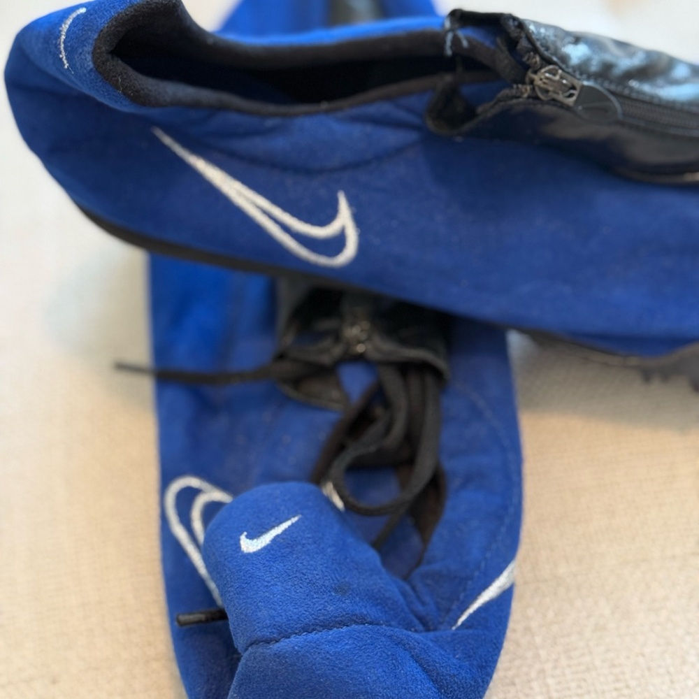 Nike Boys/Men’s Royal Blue Cleats